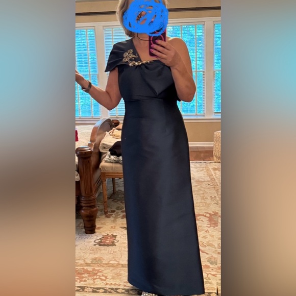 Stunning Mother of the bride or groom gown - Picture 6 of 12